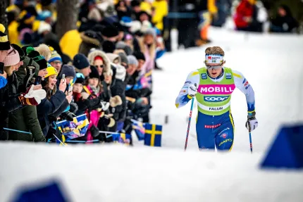 Edvin Anger i hög fart i spåren.