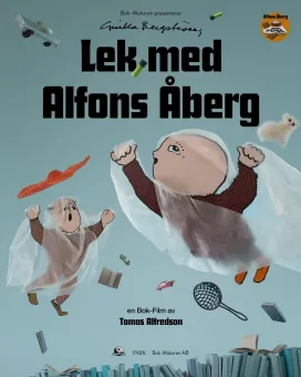 Illustrerad affisch med texten ”Lek med Alfons Åberg”, två figurer som flyger och leksaker och böcker i luften..