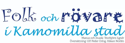 Typografisk affisch med texten ”Folk och rövare i Kamomilla stad” i blå nyanser på vit bakgrund..