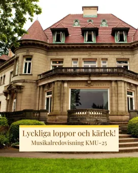 En tegelbyggnad med balkong, rött plåttak med två små torn, text Lyckliga loppor och kärlek!Musikalredovisning KMU-25 i en ruta.