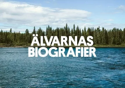 Älvarnas biografier med vita bokstäver, vatten och träd i bakgrunden.