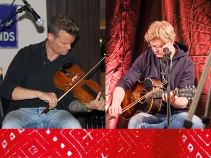 Två bilder på två män som spelar på instrument, en spelar fiol och en spelar gitarr, röd detalj från en folkdräkt i bakgrunden.
