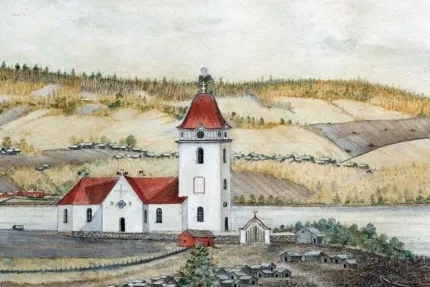 En animerad bild på en kyrka, vit stenkyrka med rött tak, många små träbyggnader framför kyrkan, kyrkan ligger vid vatten, bördigt landskap i bakgrunden.