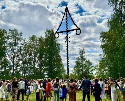 Dans runt majstången på Hagudden