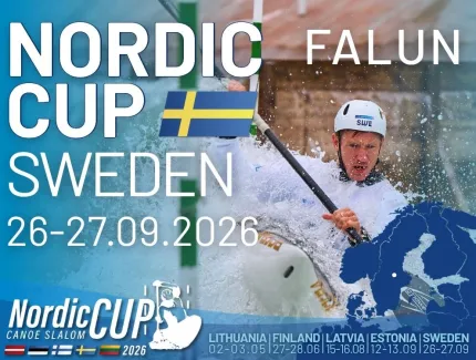 Affisch för Nordic Cup i kanotslalom i Falun, med paddlare i forsande vatten, svensk flagga och datum..