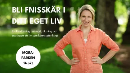 Affisch med leende kvinna i rosa skjorta i en grön park, med svensk text om en föreläsning och datum..