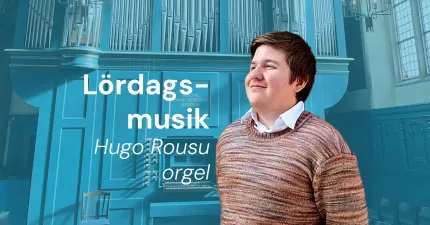 Grafisk affisch med en man i stickad tröja framför en kyrkorgel och blå interiör, med text om lördagsmusik..