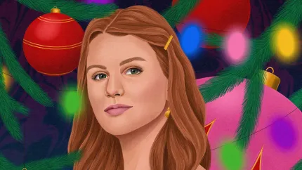Illustrerat porträtt av en kvinna med rött hår bland granris, färgglada ljusslingor och julkulor i bakgrunden.