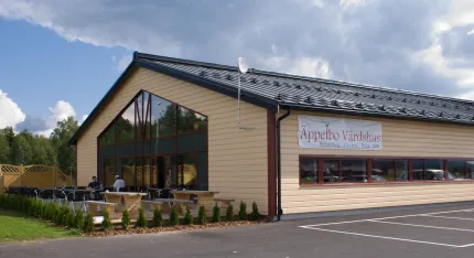 Stort hus med stort fönster.