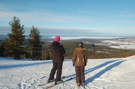Utsikt från toppen av skidbacken.