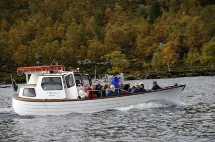 Båtturer i Grövelsjön.