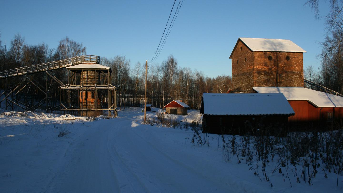 Flatenbergs hytta, bruksmiljö med snö på taken.
